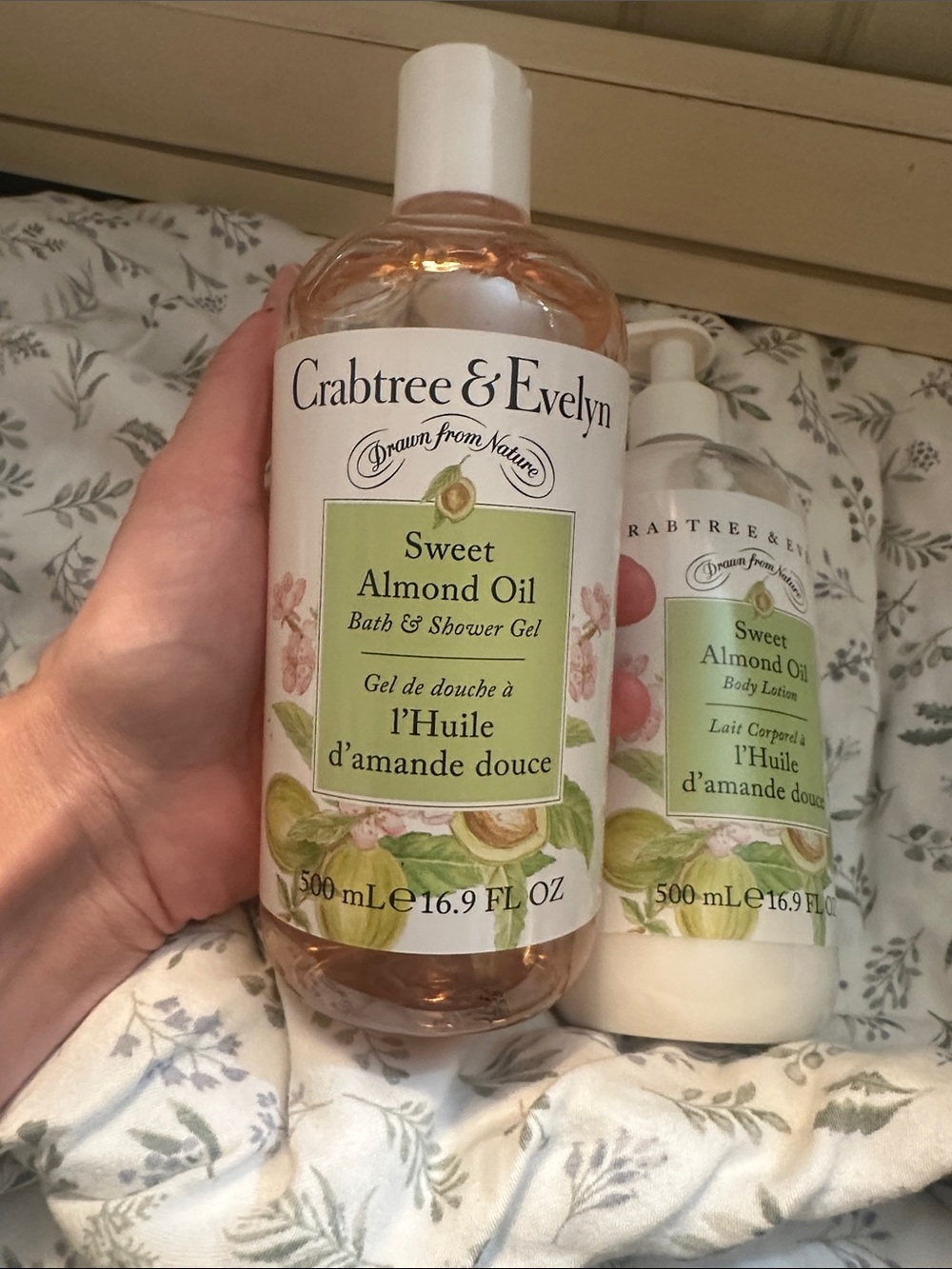 Set Crabtree & Evelyn Sweet Almond Bath & Shower Gel and Body Lotion